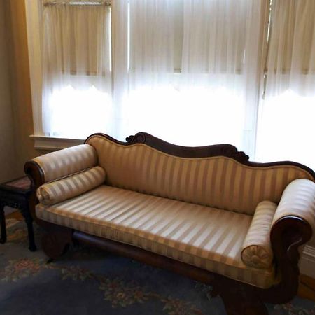 Edgewood Manor Inn Bed And Breakfast Провиденс Номер фото