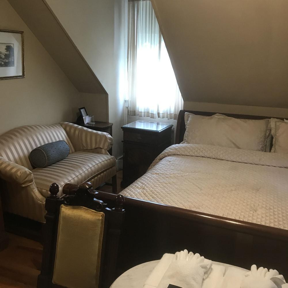 Edgewood Manor Inn Bed And Breakfast Провиденс Экстерьер фото