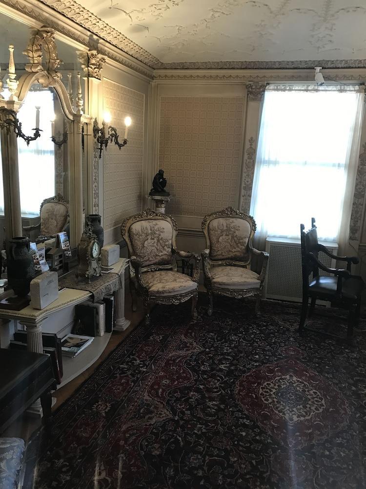 Edgewood Manor Inn Bed And Breakfast Провиденс Экстерьер фото
